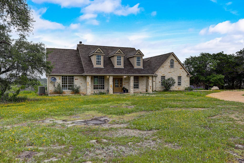 Luxe designer Hill Country home near Austin with amazing views & infinity pool