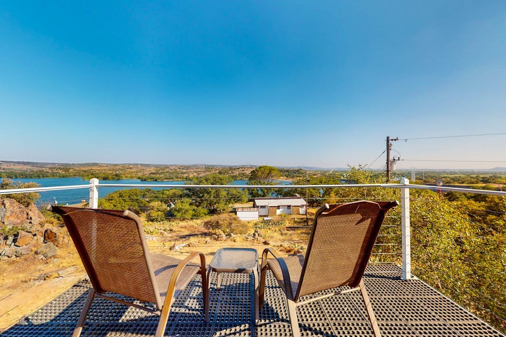 Lovely 2-story home with upper & lower decks, gorgeous lake & Hill Country views