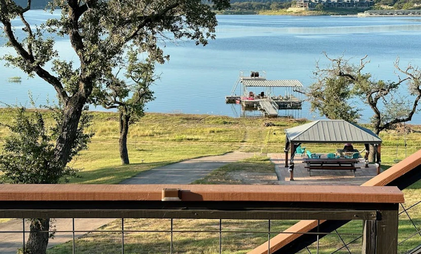 Waterfront home w/open layout kitchen, lg deck, W/D, Private dock with kayaks,
