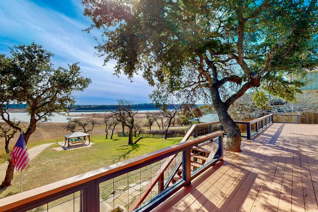 Lakefront Cottage