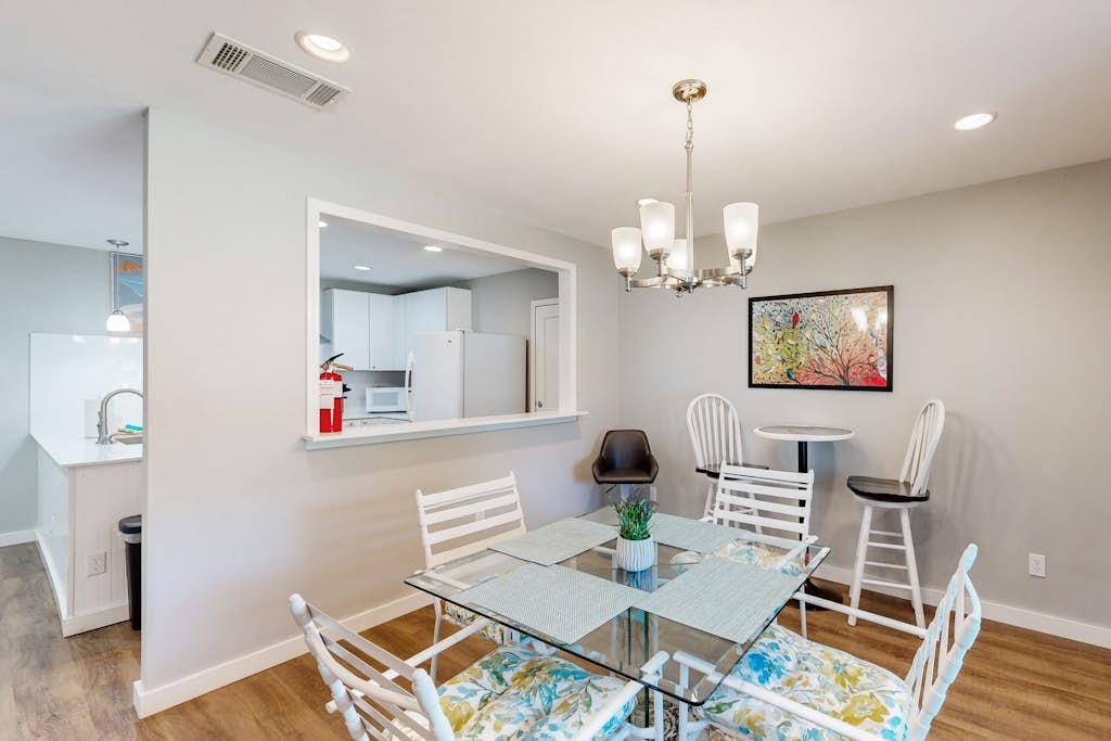 Cozy 2 bedroom home with gas grill, patio, and boat parking