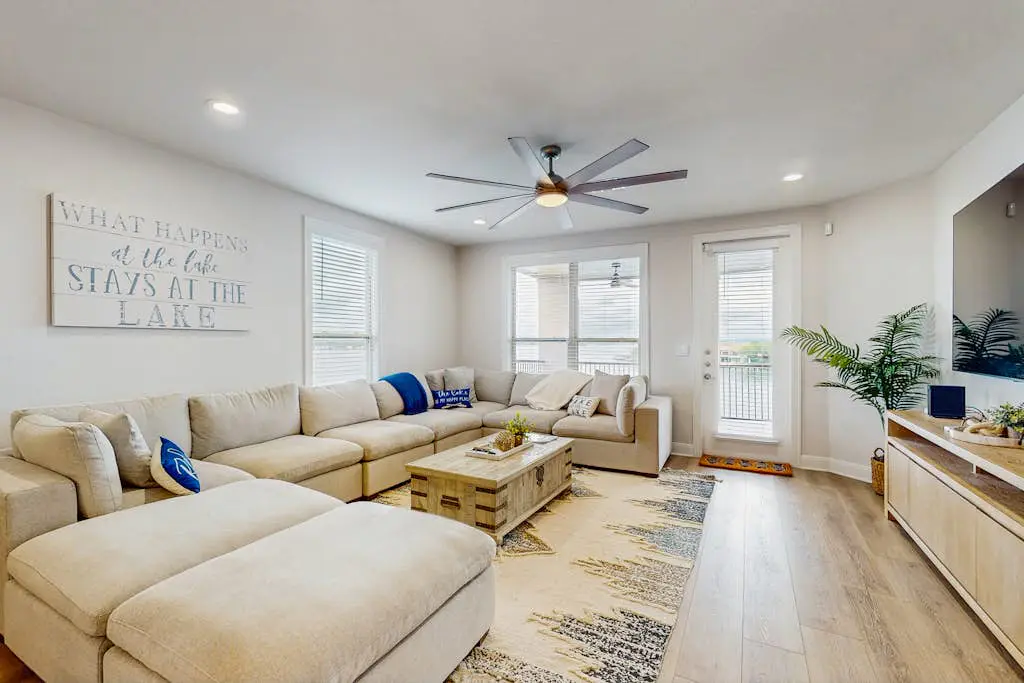 The Waters Condo - Lakefront Oasis