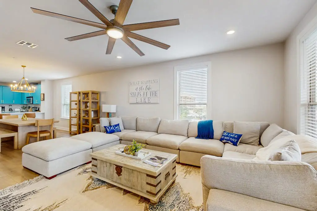 The Waters Condo - Lakefront Oasis