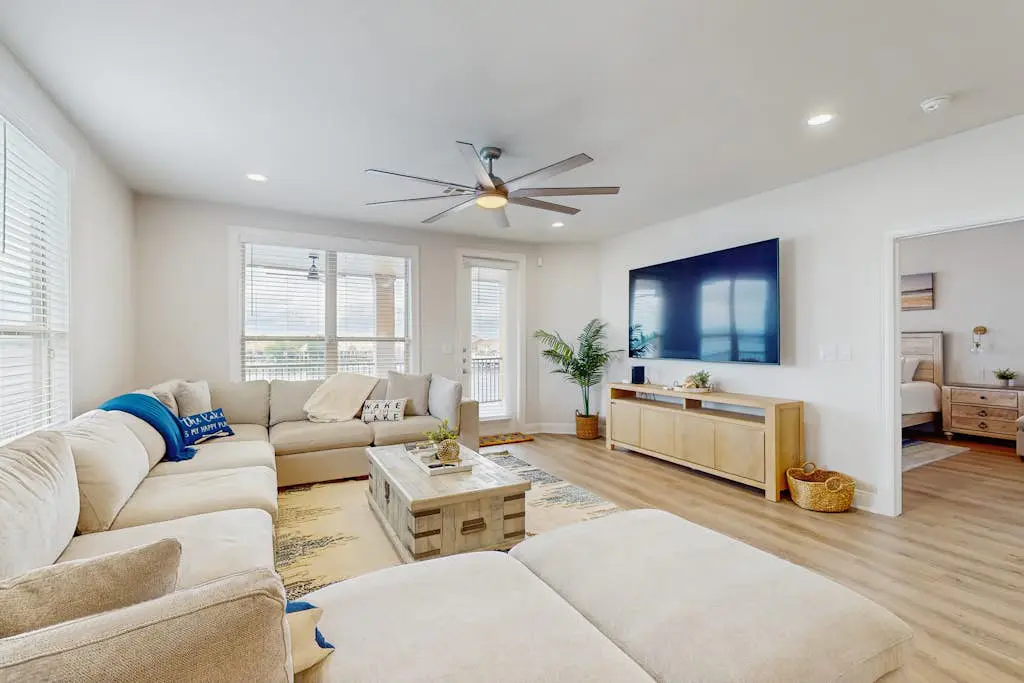 The Waters Condo - Lakefront Oasis