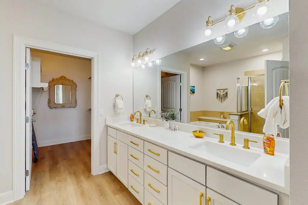 The Waters Condo - Lakefront Oasis