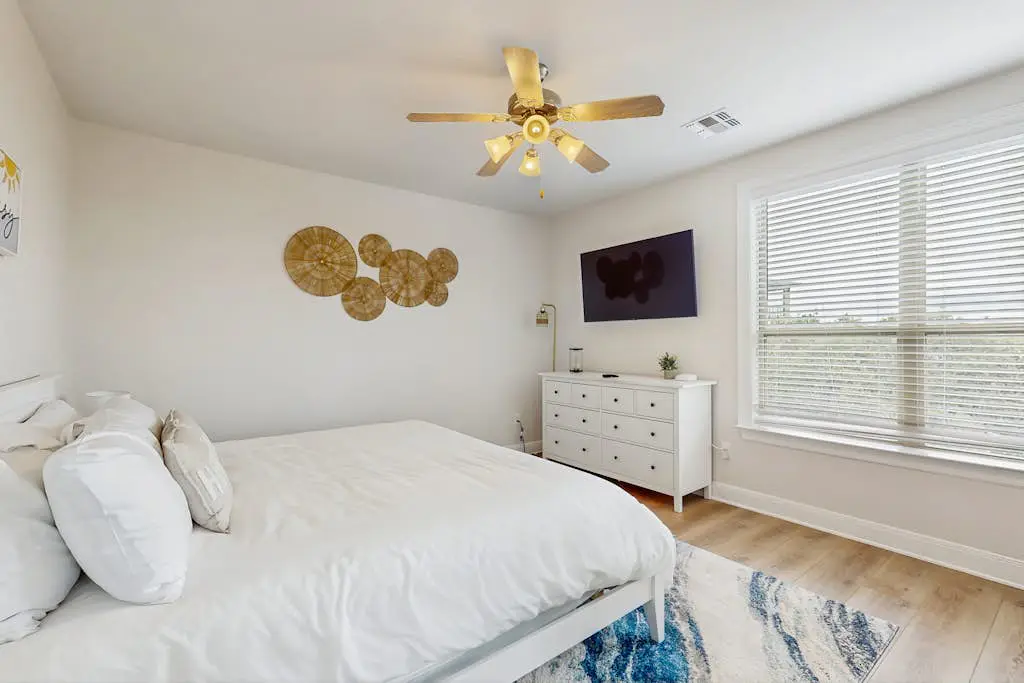 The Waters Condo - Lakefront Oasis