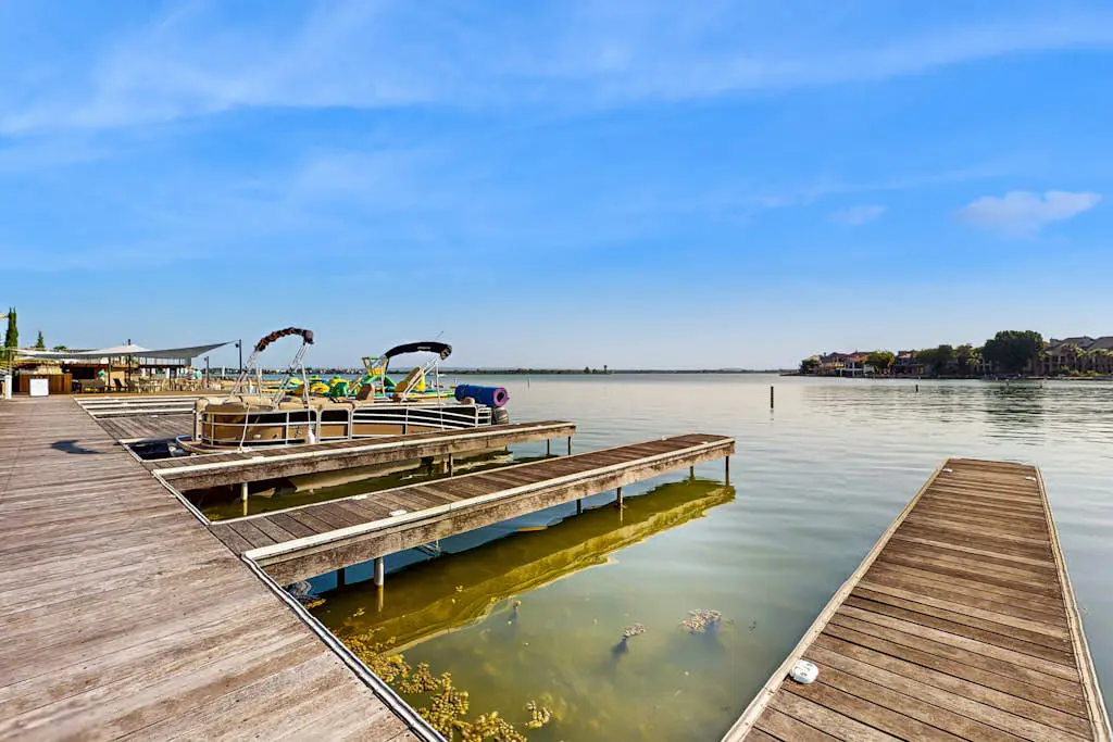 The Waters Condo - Lakefront Oasis