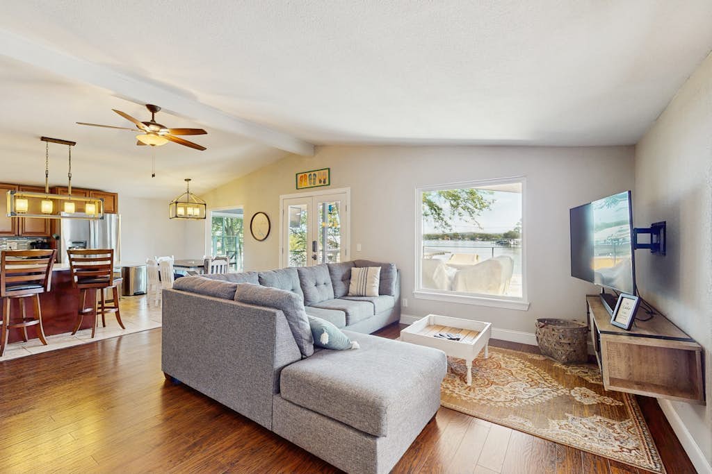 Waterfront house on Lake LBJ with full kitchen, patio, pool table & dog-friendly
