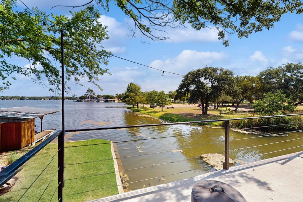 Waterfront house on Lake LBJ with full kitchen, patio, pool table & dog-friendly