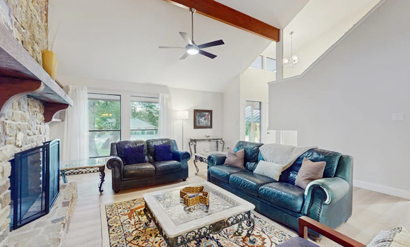 Cozy dog-friendly home w/full kitchen, patio & backyard, close to golf course