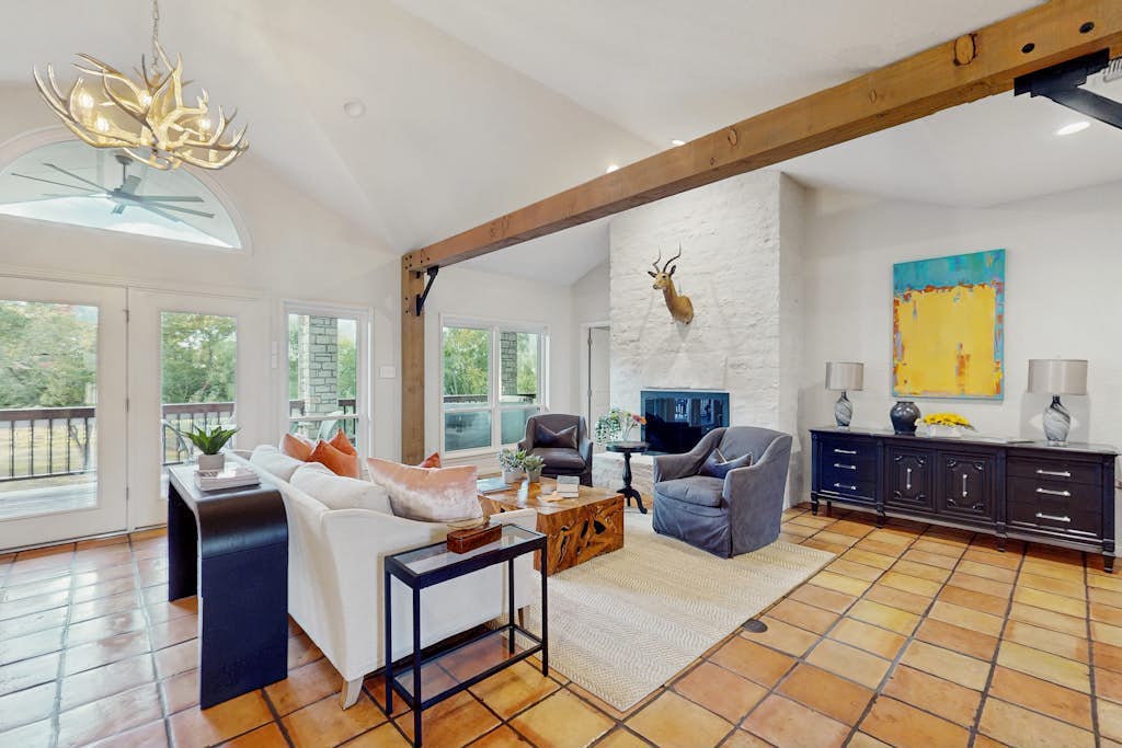 Spacious beautiful home w/full kitchen, balcony and patio, next to golf course