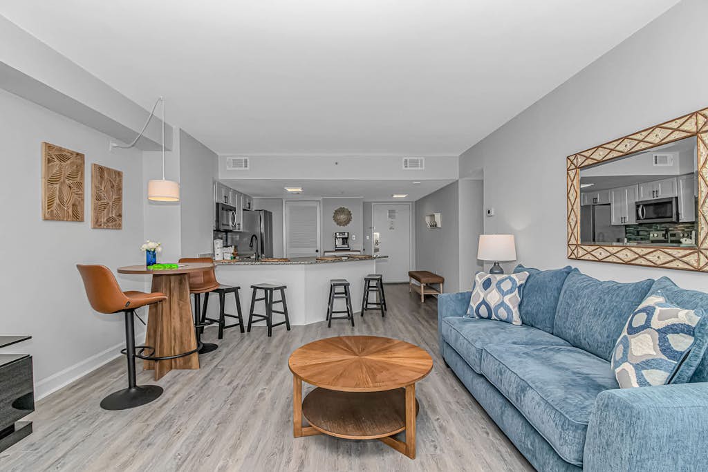 Renovated 2BR Condo-Lovely Ocean Views-Palace 2214