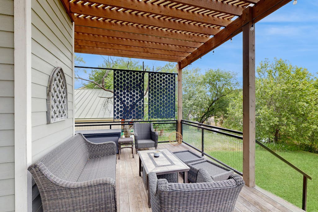 Two-story family-friendly house with big patio, BBQ, fire pit and water view