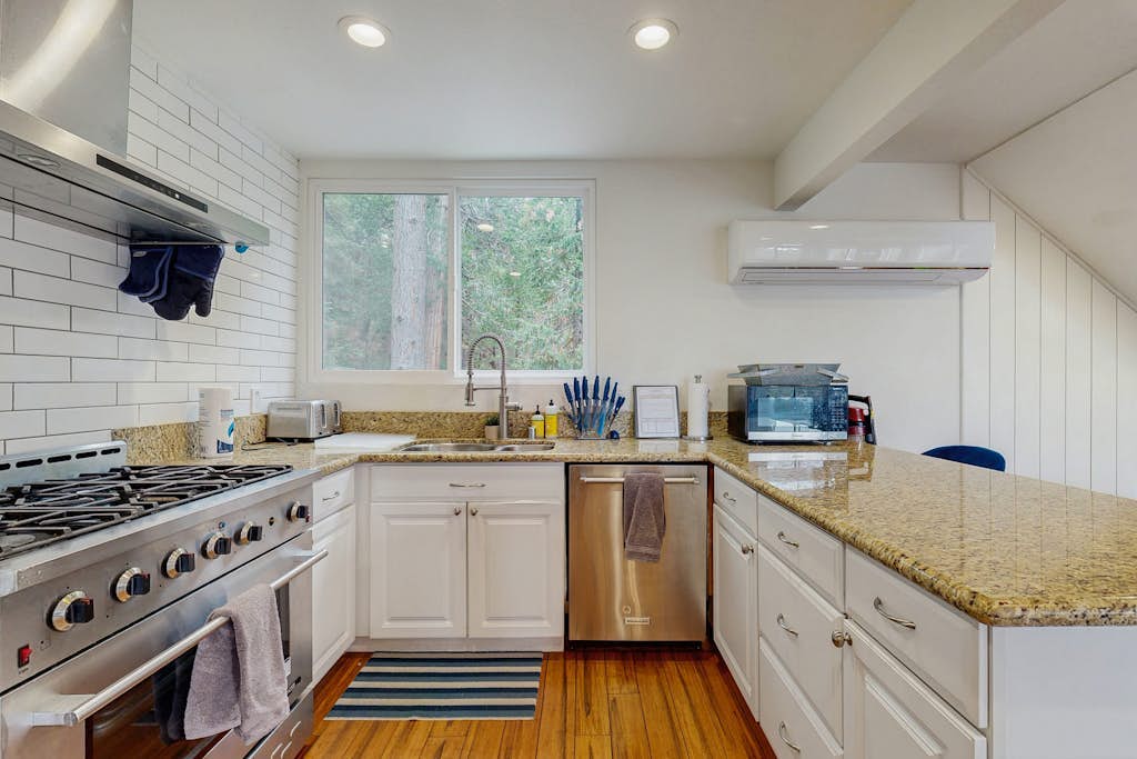 Dog-OK, updated home with WiFi, Sauna,  game room - close to lakes & hiking