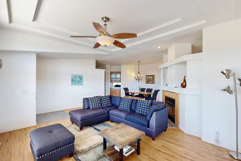 Wine Enthusiast Escape w/ Vineyard Views - 7 Miles to Downtown