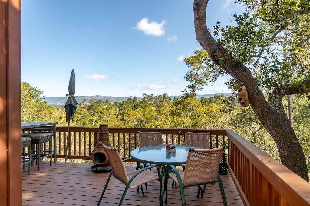 The Silver Lady | Retro-Chic Retreat w/ Huge Mountain-View Deck | Near Beach