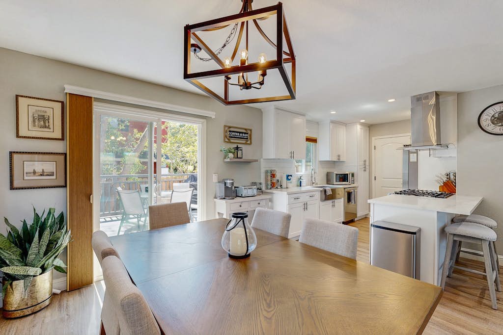 Two-story home w/enclosed yard, patio, gas fireplace, washer/dryer, & fast WiFi