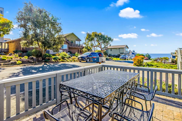 Elegant ocean-view home with firepit & W/D - walk to Moonstone Beach