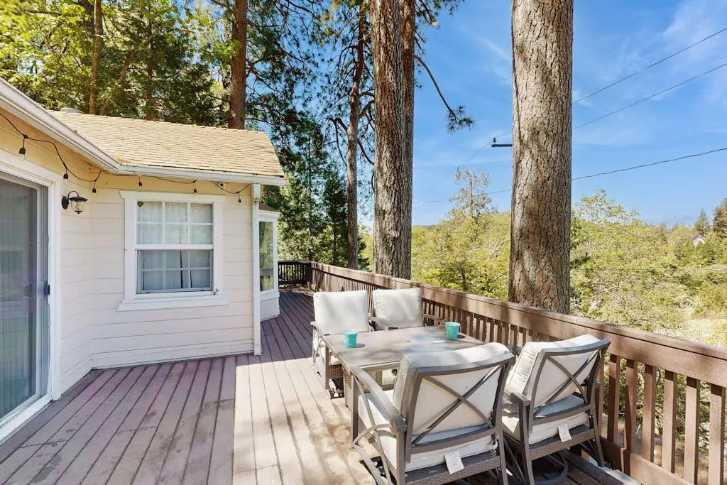 Crestline Charm