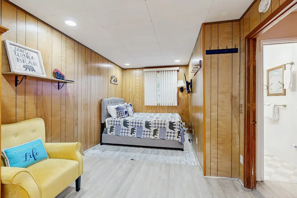Crestline Charm