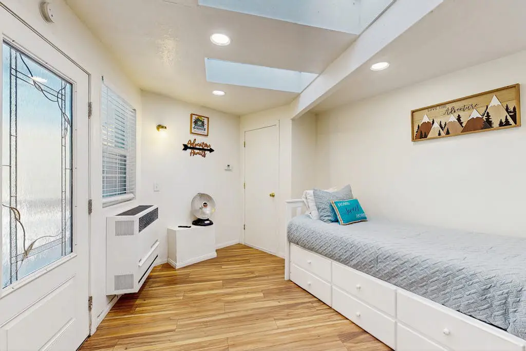 Crestline Charm