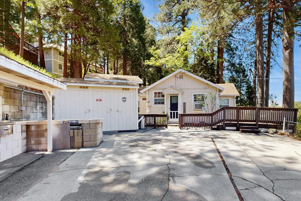 Crestline Charm