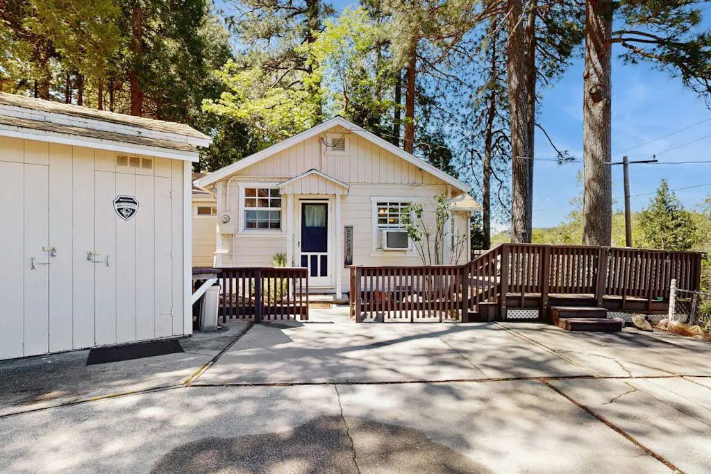 Crestline Charm