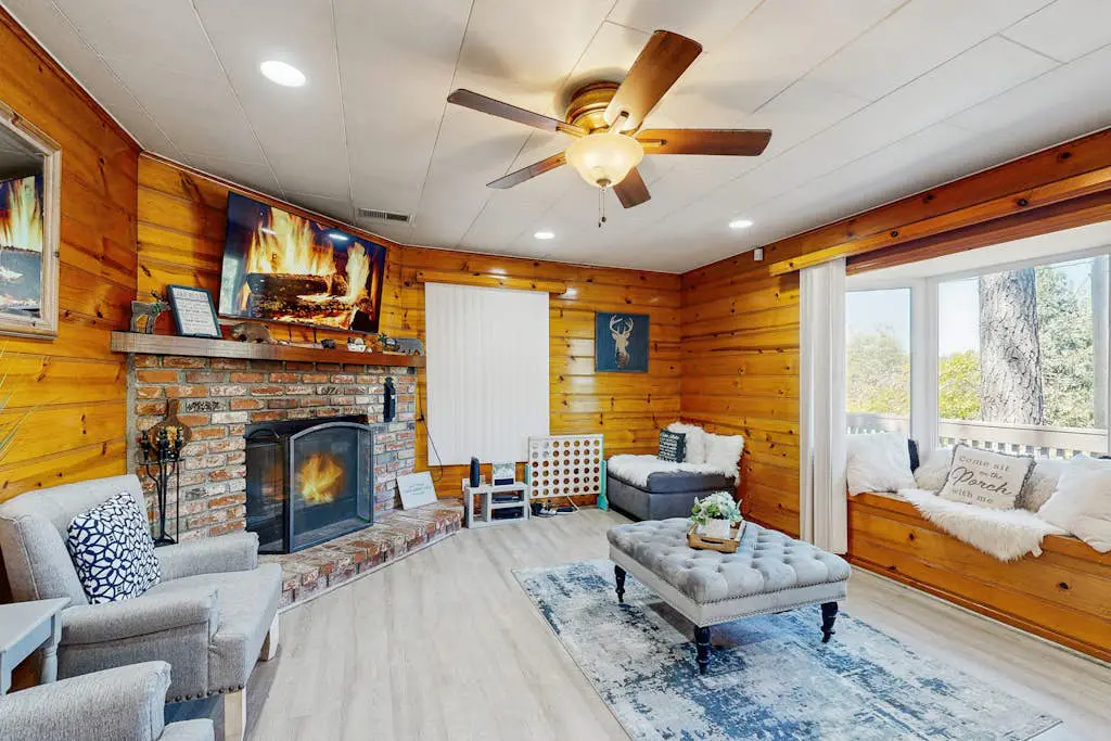 Crestline Charm