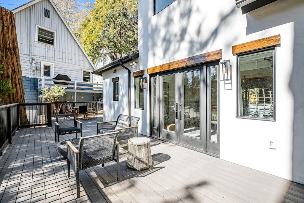 Stunning lakehouse lodge with a deck, fireplace, lush patio & lake access