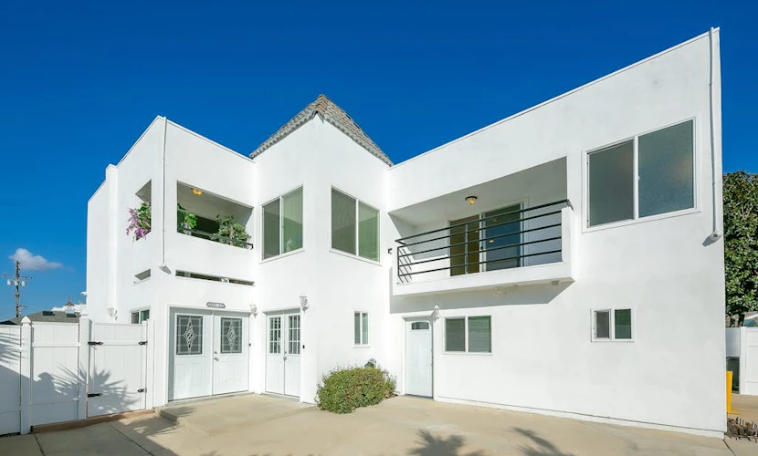 Dog-friendly two-story home with two kitchens, fast WiFi, patio, & gas grill