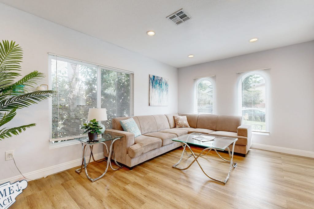 Classic dog-friendly home with fast WiFi, full kitchen, & A/C - near beaches