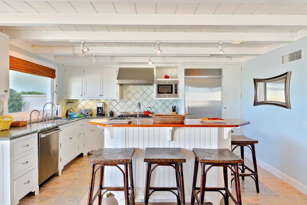 Beautiful oceanfront with deck & private road