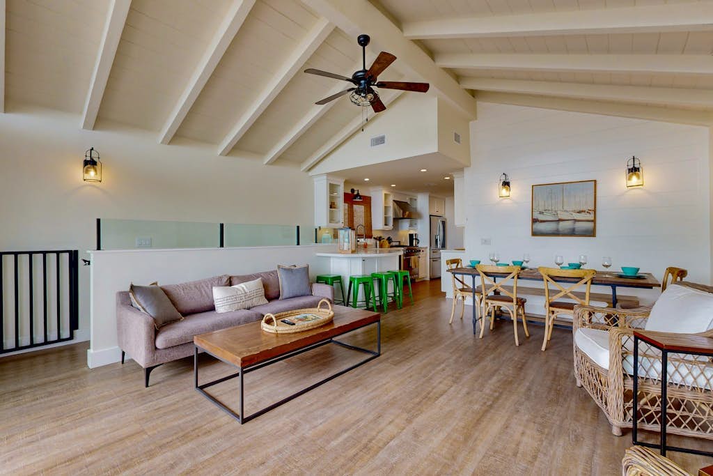 Harbor view dual family home with beach access, balcony & washer/dryer