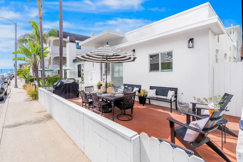 Newport Beach Cottage A