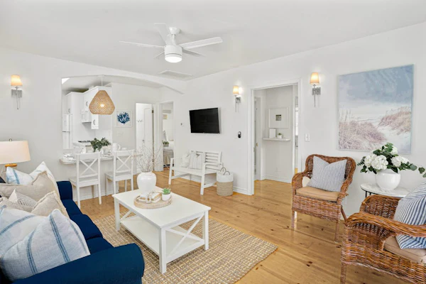 Ground-floor beach cottage with a furnished patio, AC, parking, & washer/dryer