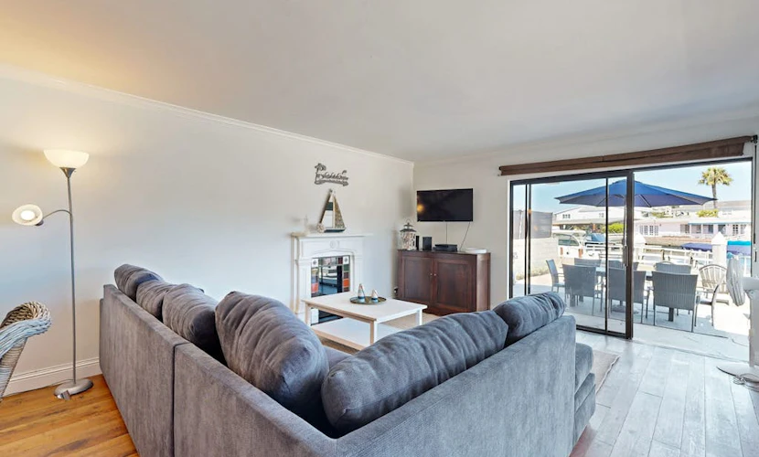 2-story home with bayfront back deck, lovely water views & W/D - dog-friendly