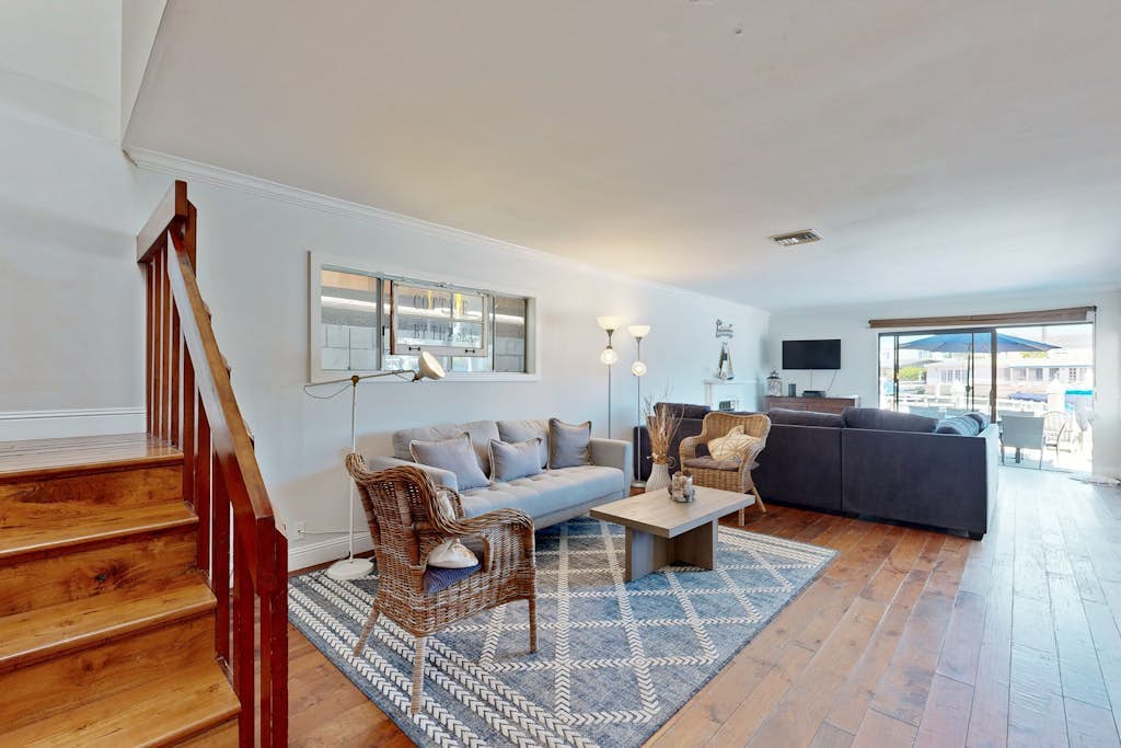 2-story home with bayfront back deck, lovely water views & W/D - dog-friendly