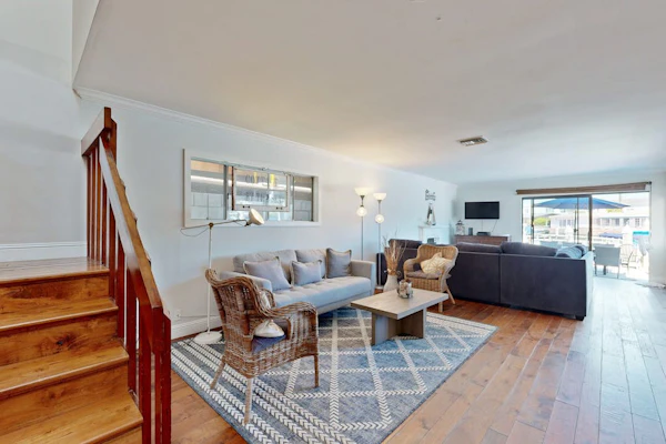 2-story home with bayfront back deck, lovely water views & W/D - dog-friendly