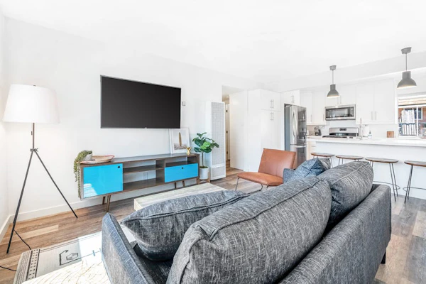 Convenient dog-friendly condo with free WiFi - right up from the beach