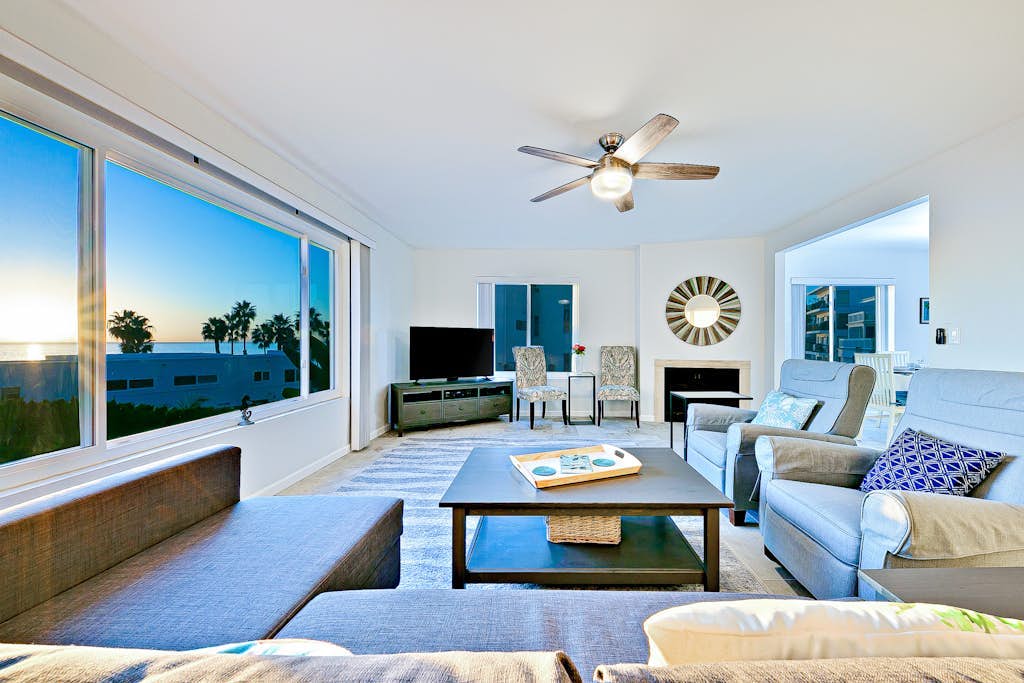 Sunny condo with gorgeous ocean & pier views & covered parking - walk to beach