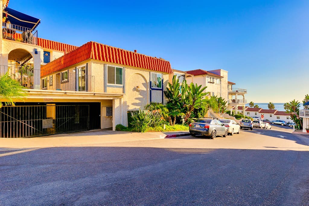 Sunny condo with gorgeous ocean & pier views & covered parking - walk to beach