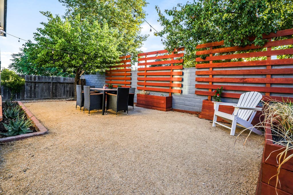 Adorable, dog-friendly cottage with yard, grill, AC & W/D - near vineyards