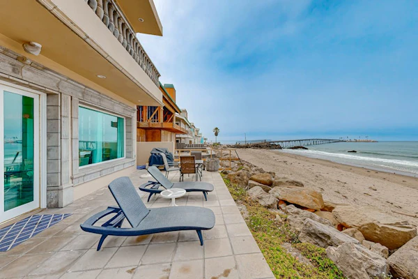 Beachfront dream home with balcony, patio & direct beach access