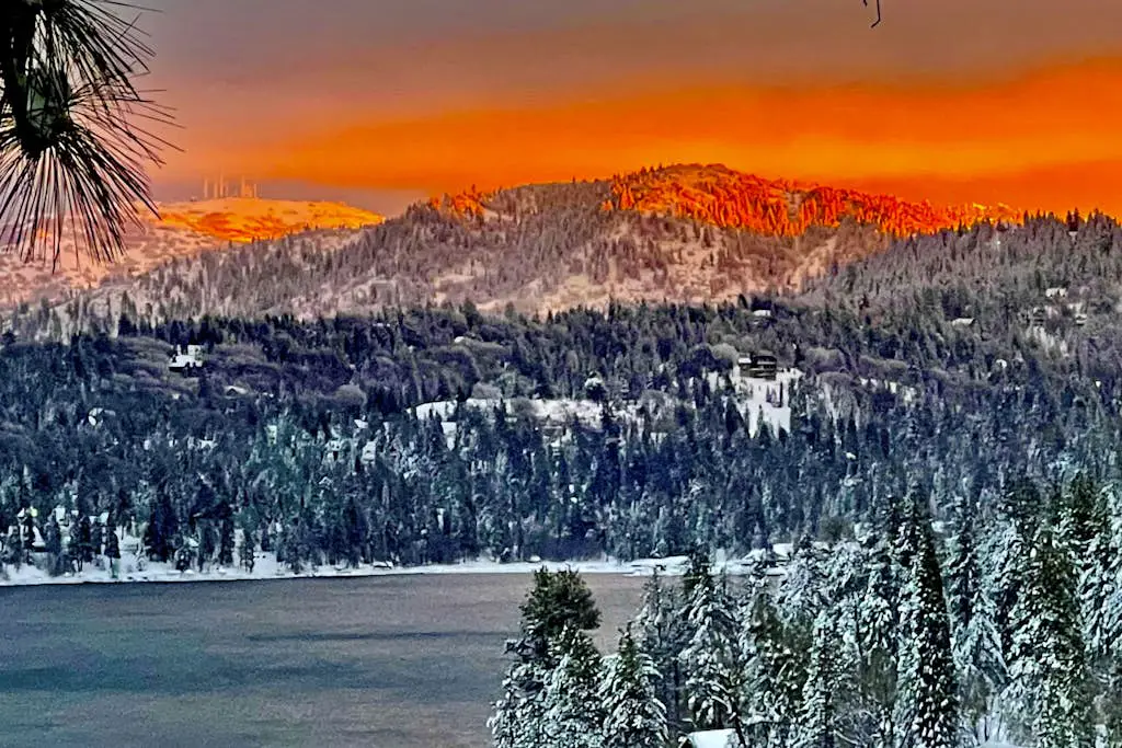 Surreal Feel Lakeview Chalette