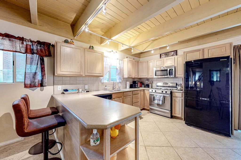 Dog-friendly rural home with deck, wood fireplace, fast WiFi, patio & gas grill