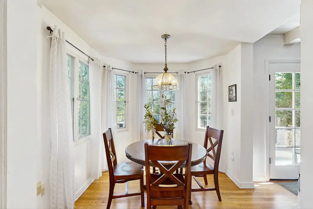 Vintage Village Walk Cottage