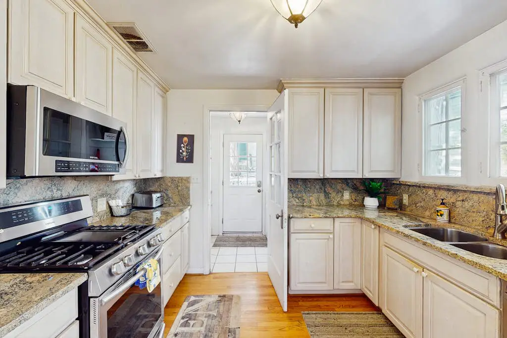 Vintage Village Walk Cottage