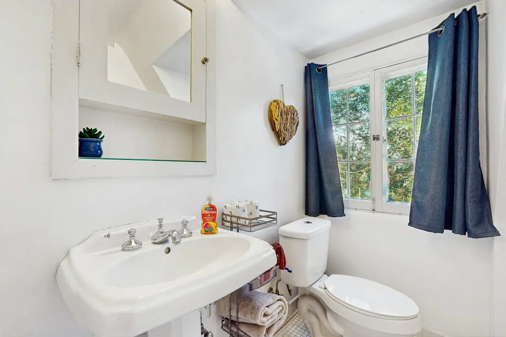 Vintage Village Walk Cottage