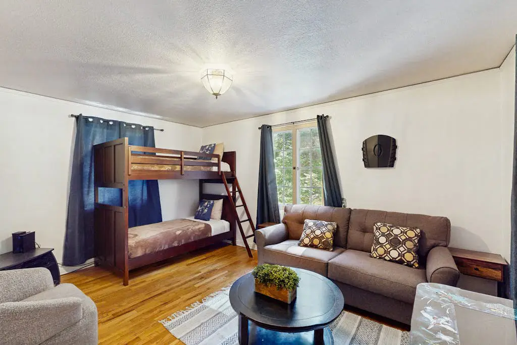 Vintage Village Walk Cottage