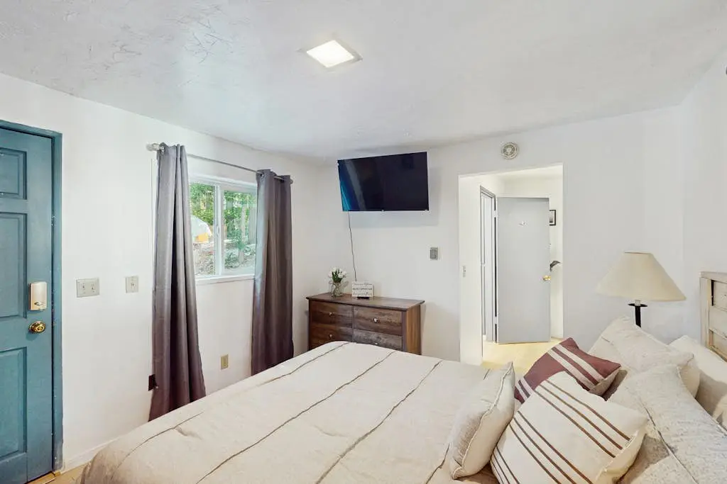 Vintage Village Walk Cottage